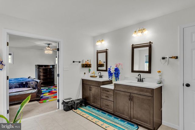 4555 LARK MEADOWS DR, Mechanicsburg, PA 17055