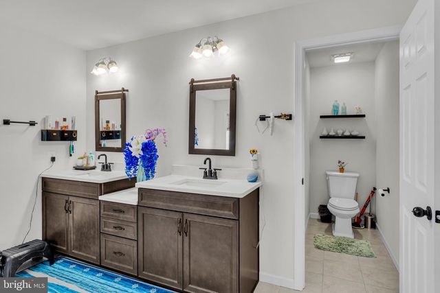4555 LARK MEADOWS DR, Mechanicsburg, PA 17055