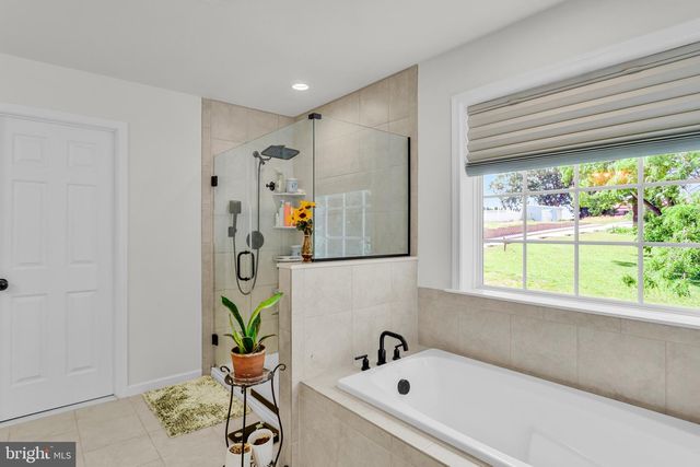 4555 LARK MEADOWS DR, Mechanicsburg, PA 17055