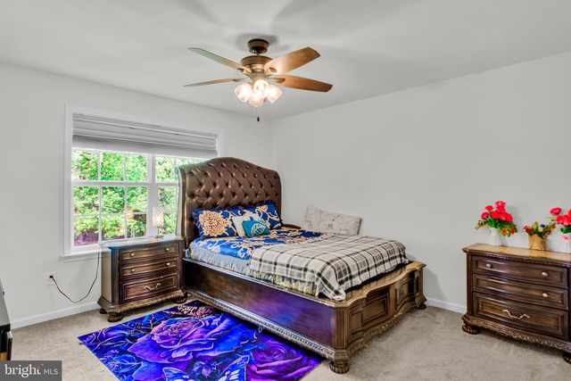 4555 LARK MEADOWS DR, Mechanicsburg, PA 17055