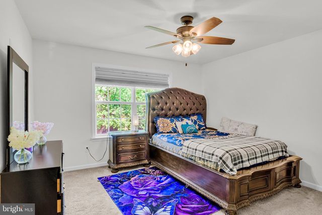 4555 LARK MEADOWS DR, Mechanicsburg, PA 17055