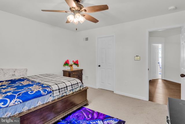 4555 LARK MEADOWS DR, Mechanicsburg, PA 17055