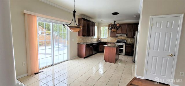 106 Sayreville Boulevard S, Sayreville, NJ 08872