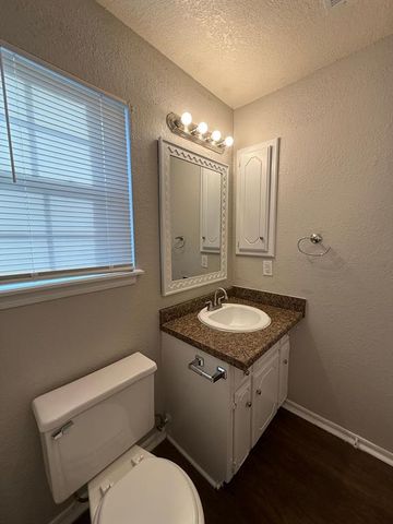 808 W Elder Drive, Mustang, OK 73064