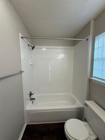 808 W Elder Drive, Mustang, OK 73064