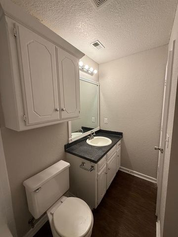 808 W Elder Drive, Mustang, OK 73064