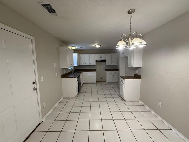 808 W Elder Drive, Mustang, OK 73064