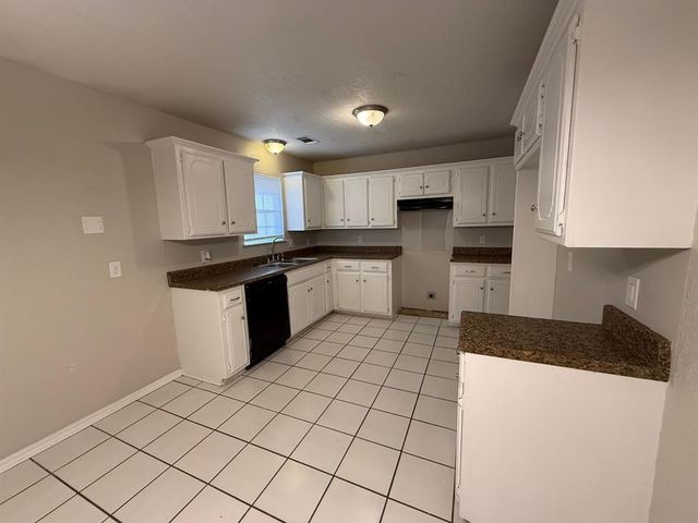 808 W Elder Drive, Mustang, OK 73064