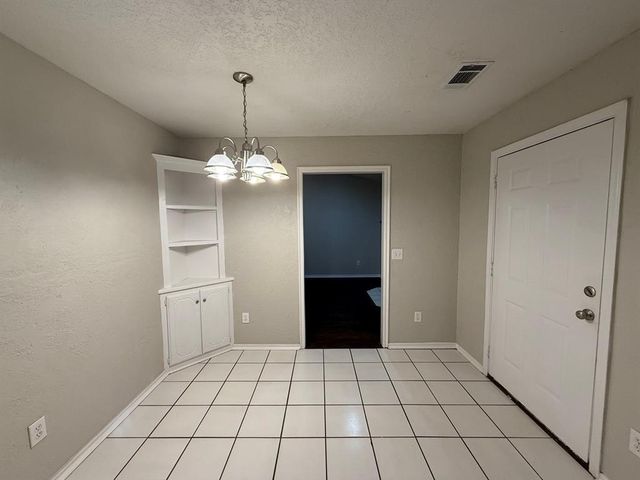 808 W Elder Drive, Mustang, OK 73064