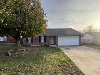 808 W Elder Drive, Mustang, OK 73064