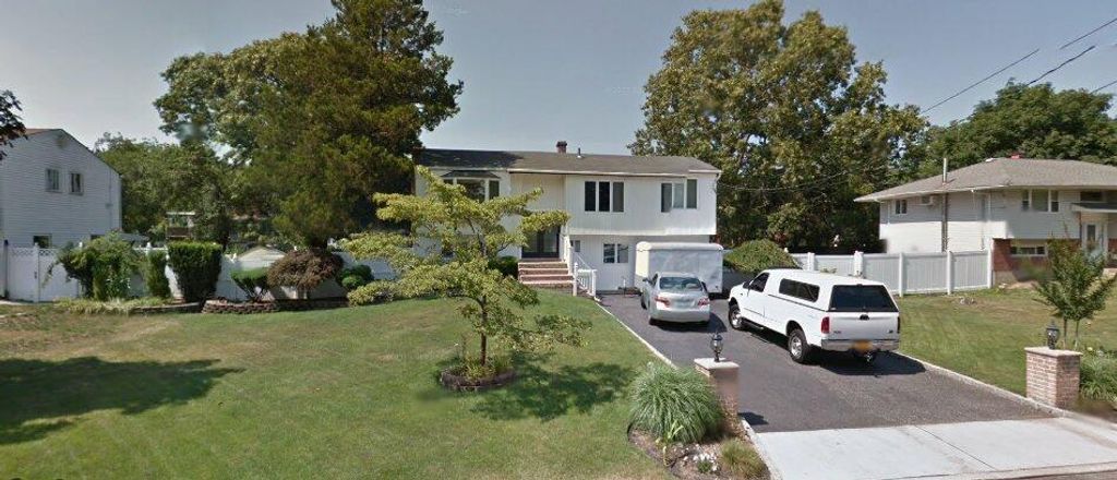 317 Pennsylvania Avenue, Bay Shore, NY 11706