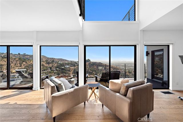 8179 Mannix, Los Angeles, CA 90046