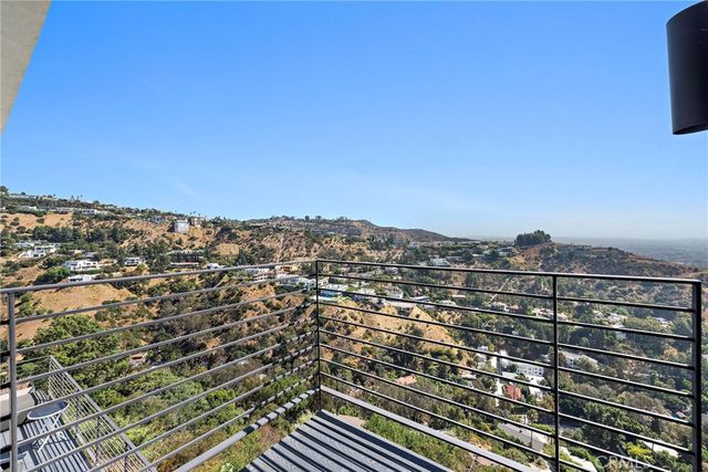 8179 Mannix, Los Angeles, CA 90046