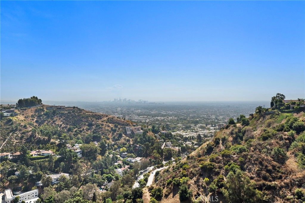 8179 Mannix, Los Angeles, CA 90046