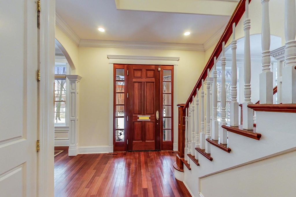 Image 2 of property listing at 430 South Avenue, Glencoe, IL 60022