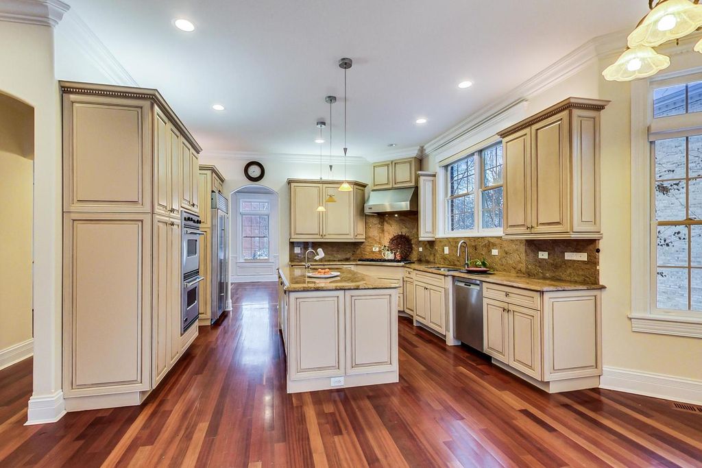 Image 12 of property listing at 430 South Avenue, Glencoe, IL 60022