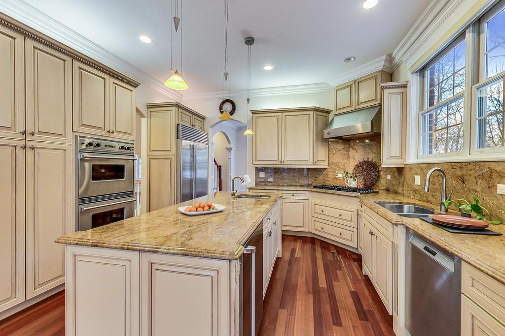 Image 13 of property listing at 430 South Avenue, Glencoe, IL 60022
