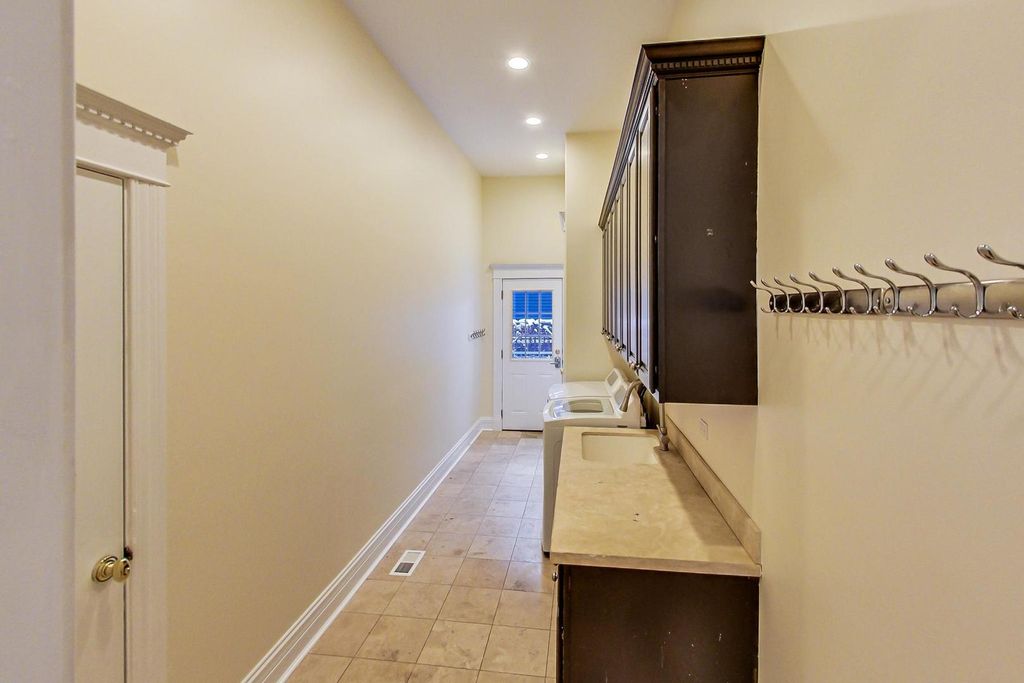Image 18 of property listing at 430 South Avenue, Glencoe, IL 60022