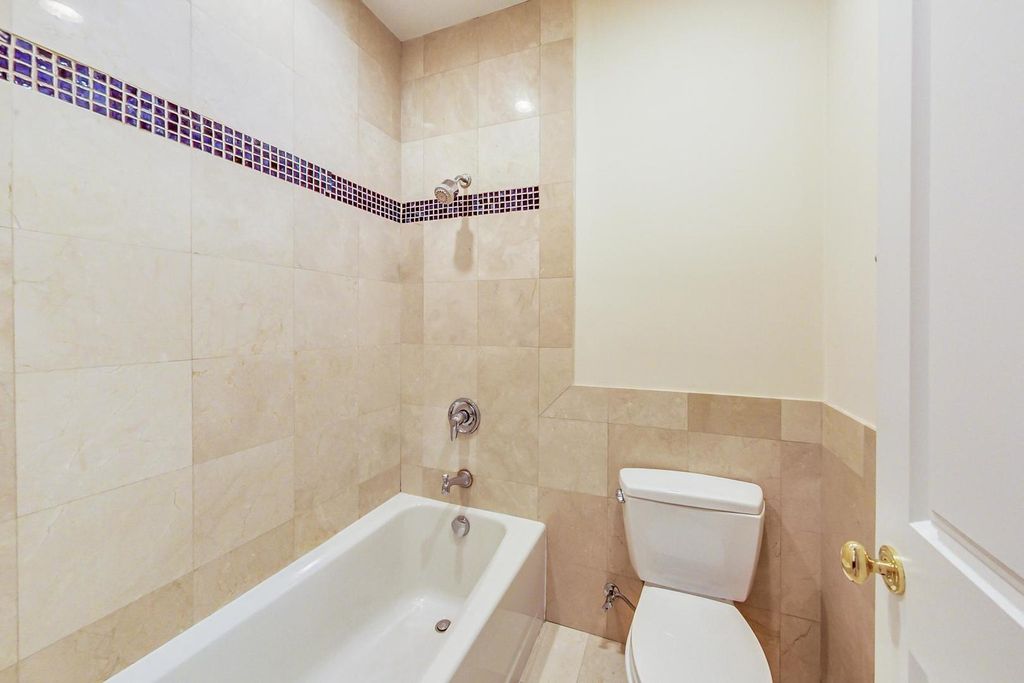 Image 34 of property listing at 430 South Avenue, Glencoe, IL 60022
