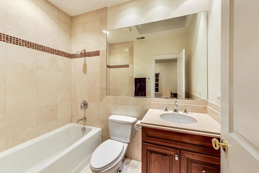 Image 37 of property listing at 430 South Avenue, Glencoe, IL 60022