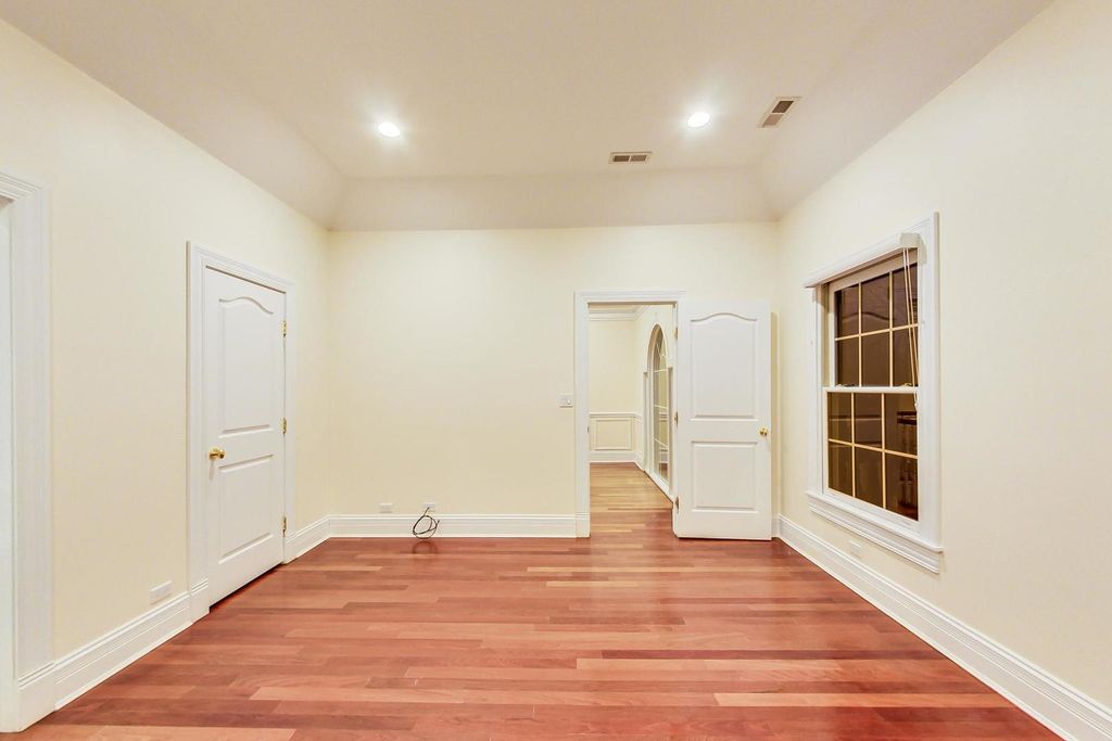 Image 41 of property listing at 430 South Avenue, Glencoe, IL 60022