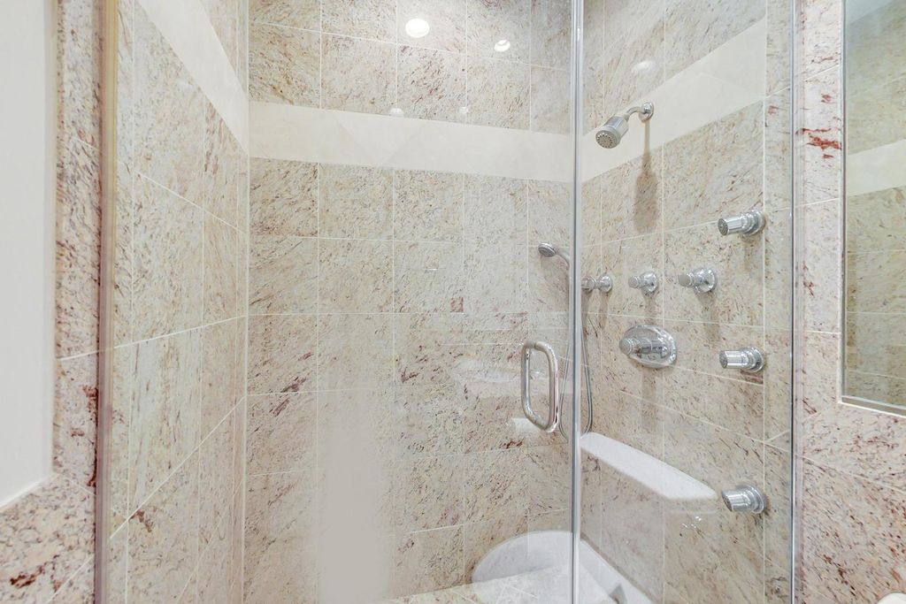 Image 43 of property listing at 430 South Avenue, Glencoe, IL 60022