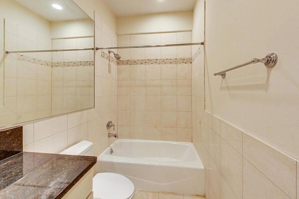 Image 53 of property listing at 430 South Avenue, Glencoe, IL 60022
