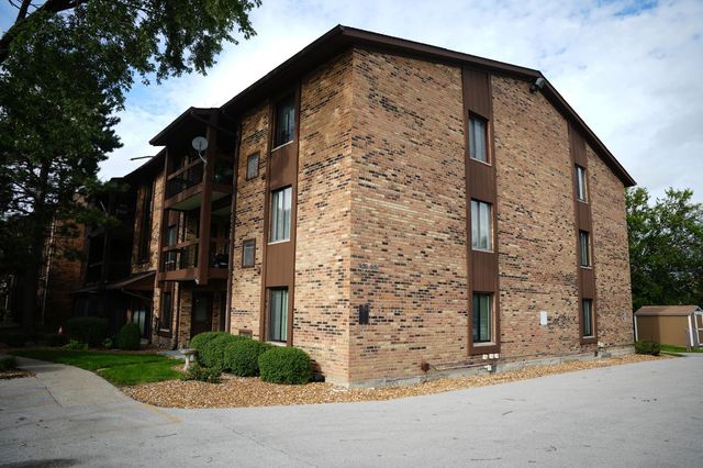 7505 175th Street 132, Tinley Park, IL 60477