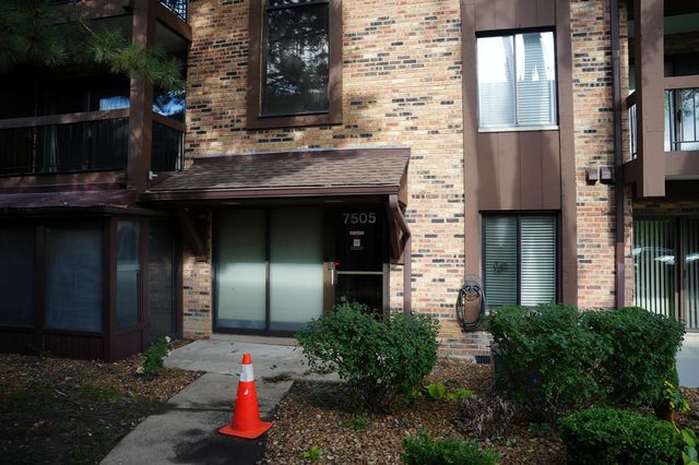 7505 175th Street 132, Tinley Park, IL 60477