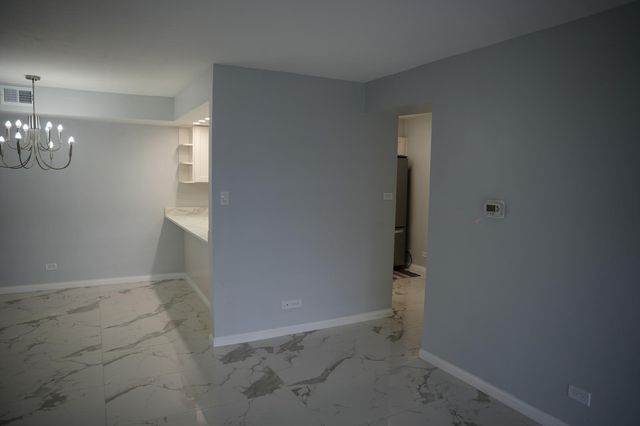 7505 175th Street 132, Tinley Park, IL 60477