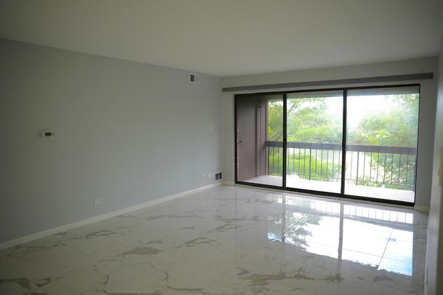 7505 175th Street 132, Tinley Park, IL 60477