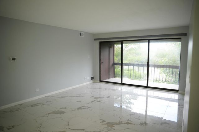 7505 175th Street 132, Tinley Park, IL 60477