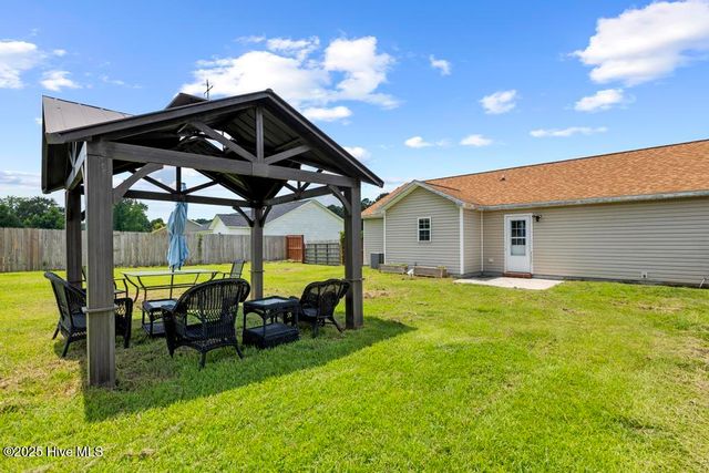 110 Woodbury Farm Drive, Jacksonville, NC 28540