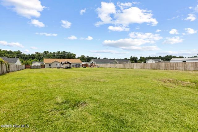 110 Woodbury Farm Drive, Jacksonville, NC 28540