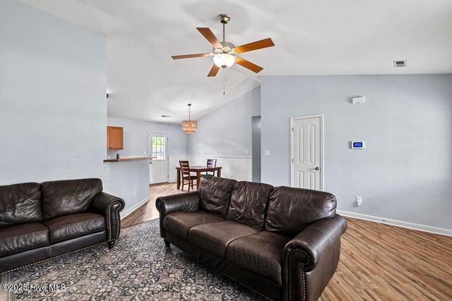110 Woodbury Farm Drive, Jacksonville, NC 28540