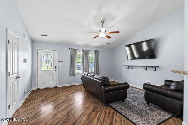 110 Woodbury Farm Drive, Jacksonville, NC 28540