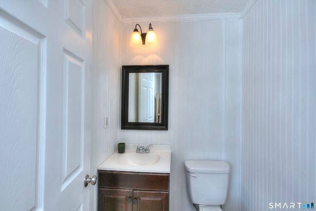 6 Vernon Court, Milford, CT 06461