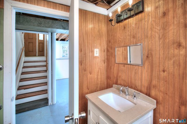 6 Vernon Court, Milford, CT 06461