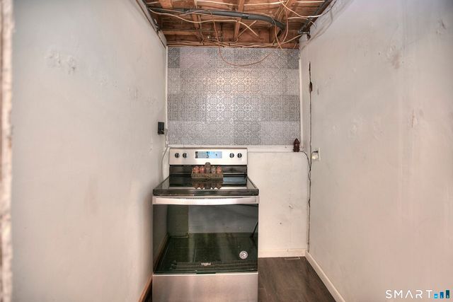 6 Vernon Court, Milford, CT 06461