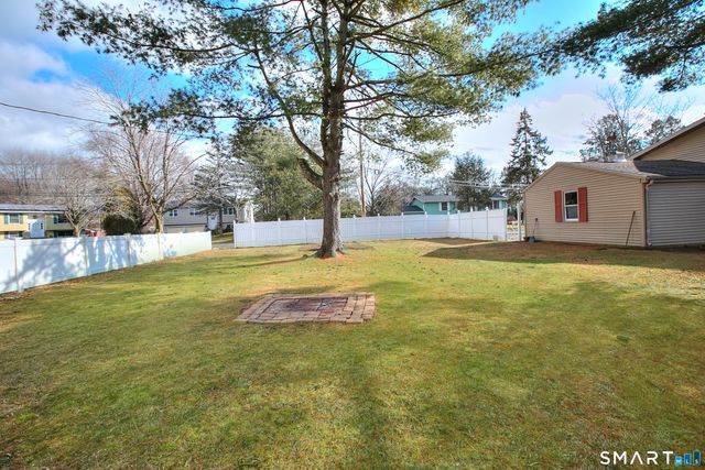 6 Vernon Court, Milford, CT 06461