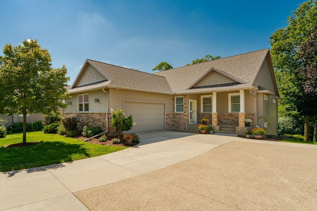 1568 Salem Court SW, Rochester, MN 55902