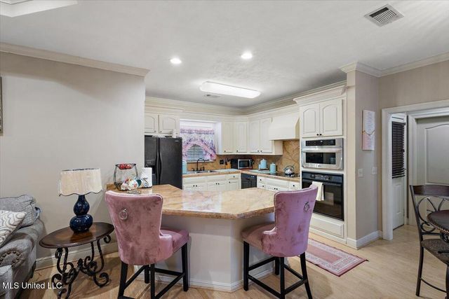 724 Forest Woods Drive, Byram, MS 39272