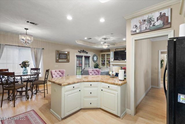 724 Forest Woods Drive, Byram, MS 39272