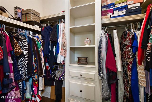 724 Forest Woods Drive, Byram, MS 39272