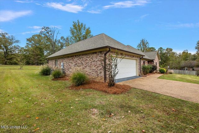 724 Forest Woods Drive, Byram, MS 39272