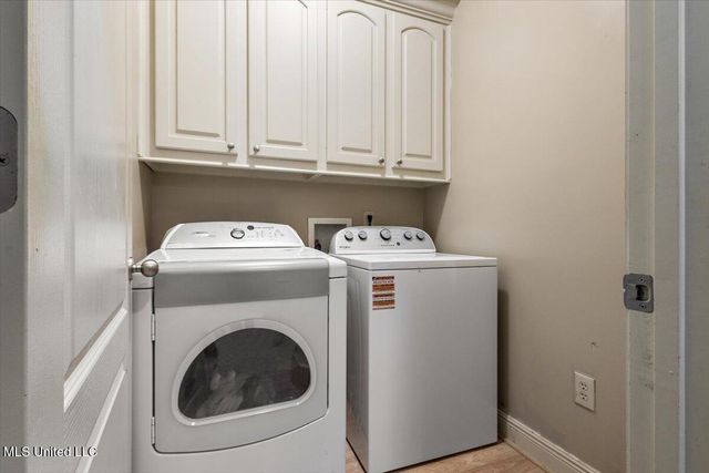 724 Forest Woods Drive, Byram, MS 39272