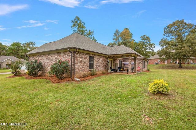 724 Forest Woods Drive, Byram, MS 39272