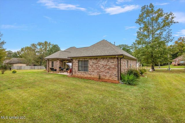 724 Forest Woods Drive, Byram, MS 39272
