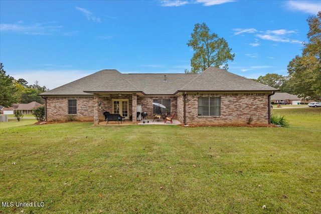 724 Forest Woods Drive, Byram, MS 39272