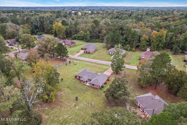724 Forest Woods Drive, Byram, MS 39272